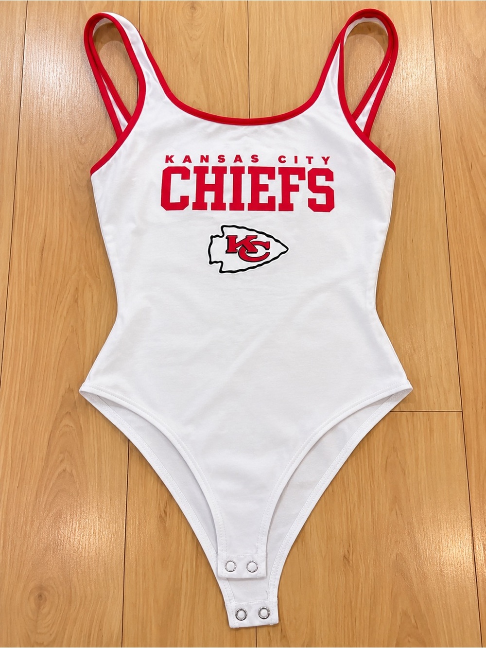 Pull&Bear White One-Piece with Red Trim and Chiefs Graphic